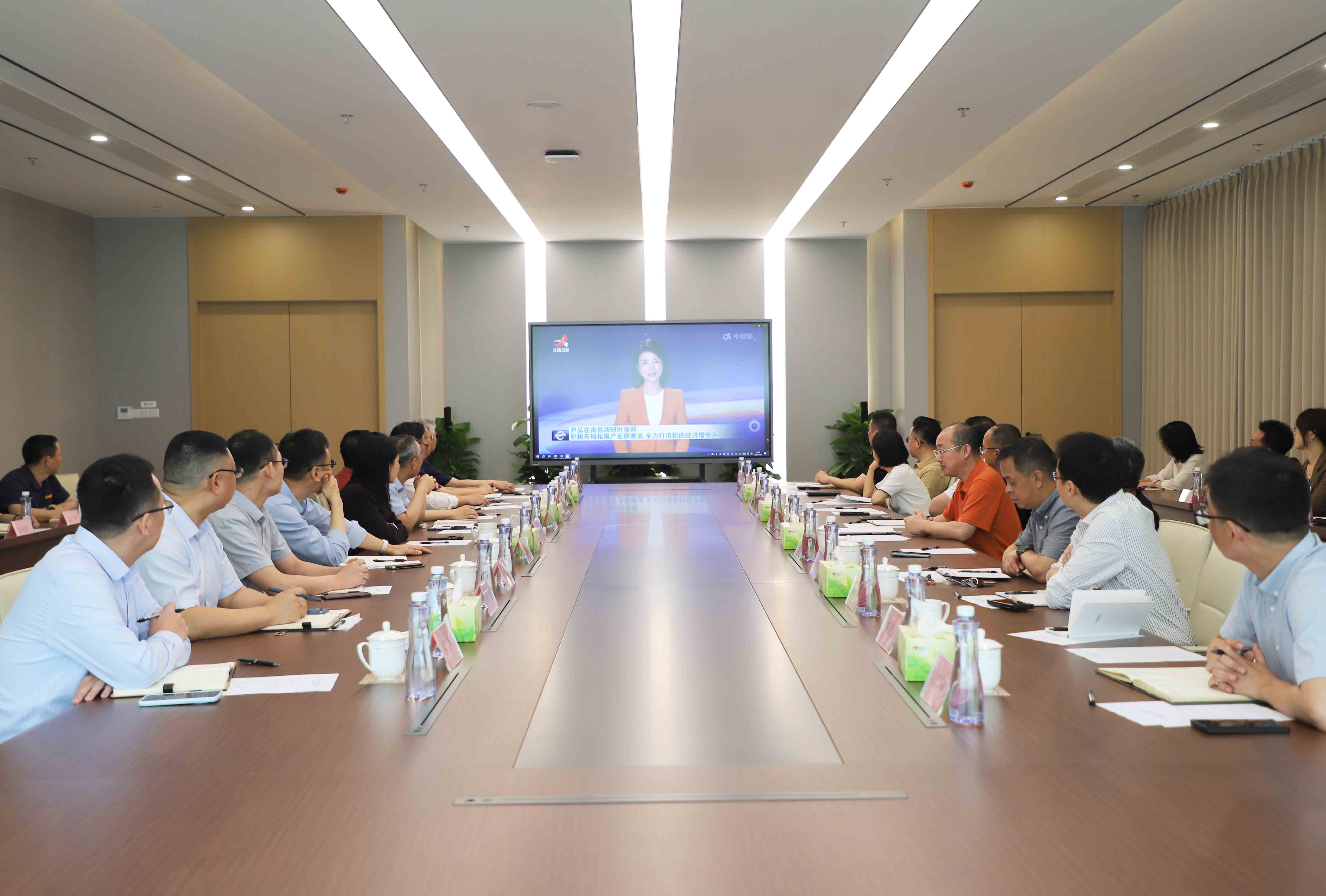 优发国际u8召开传达落实省委书记尹弘调研指示精神工作部署会